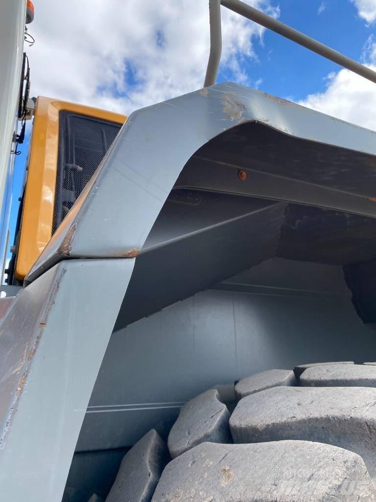 Liebherr L 586 Chargeuse sur pneus