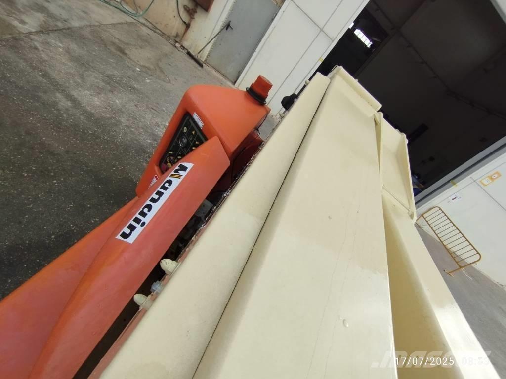 JLG E 400 AJPN Nacelles articulées