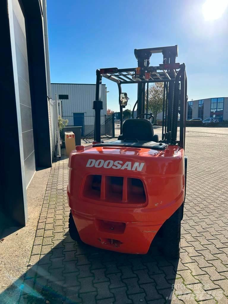 Doosan D50C-5 Chariots diesel