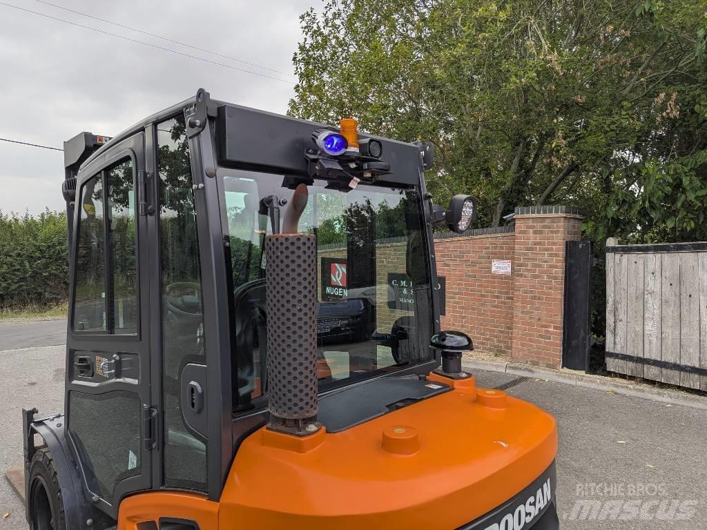 Doosan D 35 C-9 Chariots diesel
