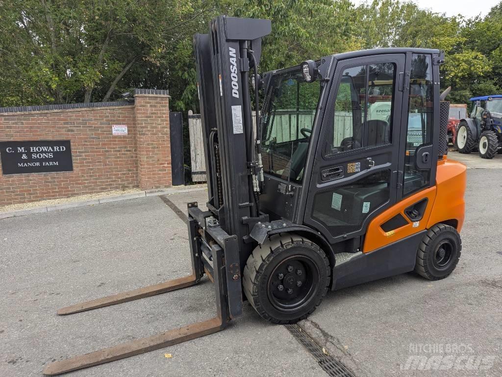 Doosan D 35 C-9 Chariots diesel
