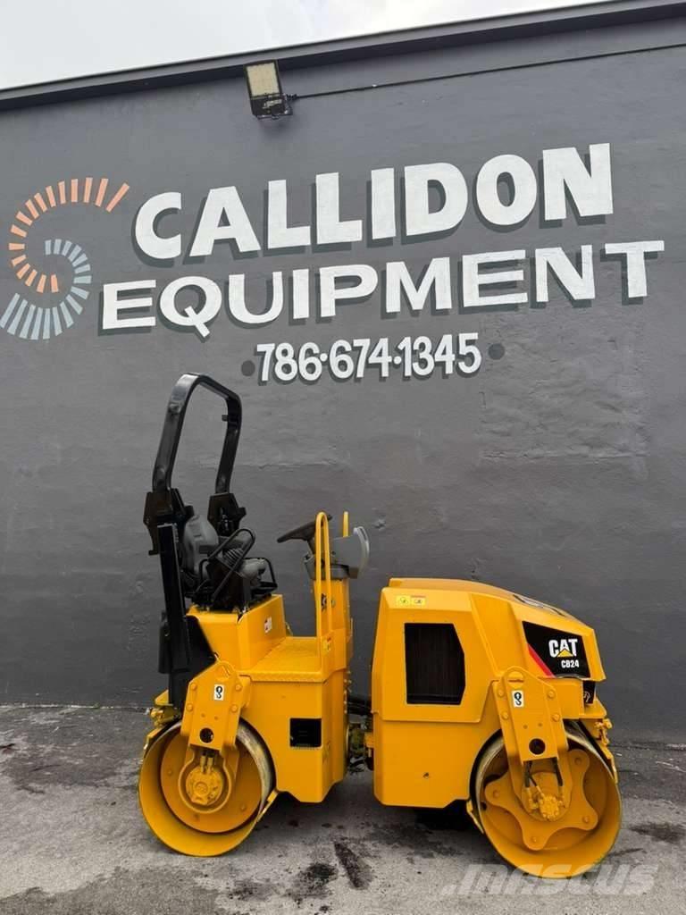 CAT CB 24 Rouleaux tandem