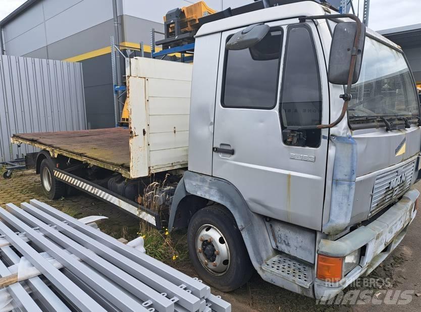 MAN 8.163 Camion plateau