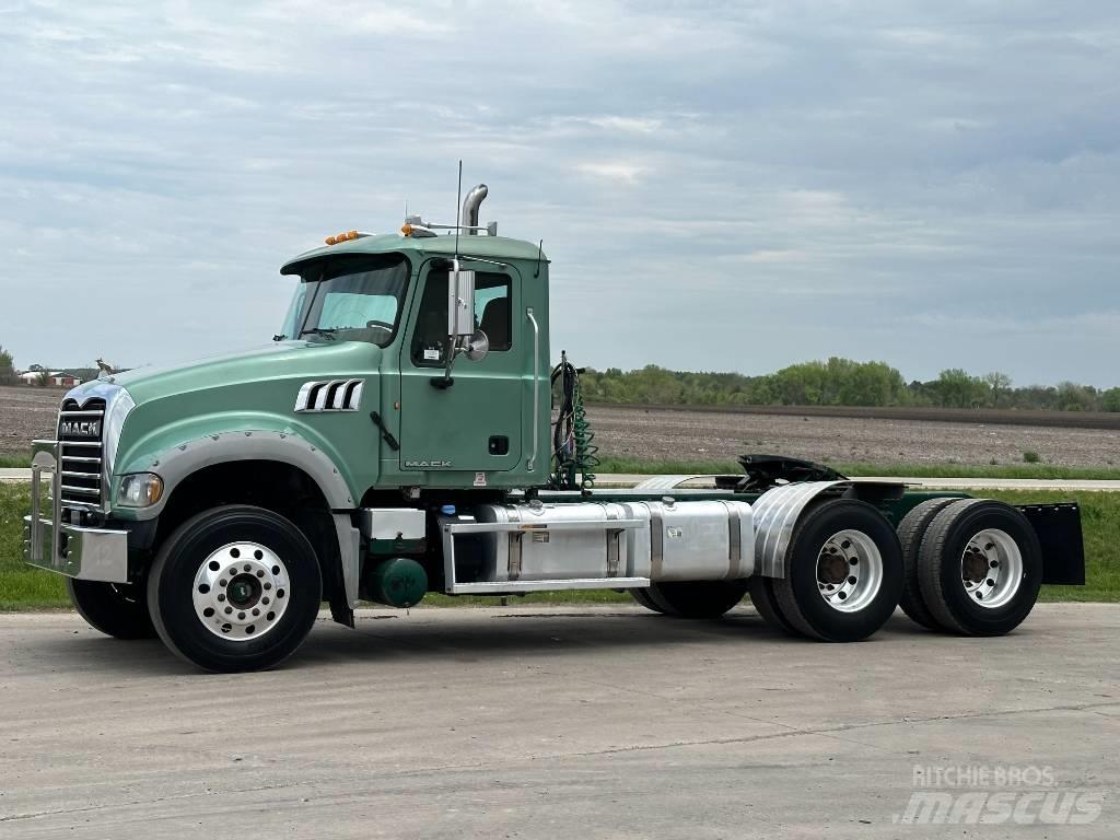 Mack GU713 Tracteur routier