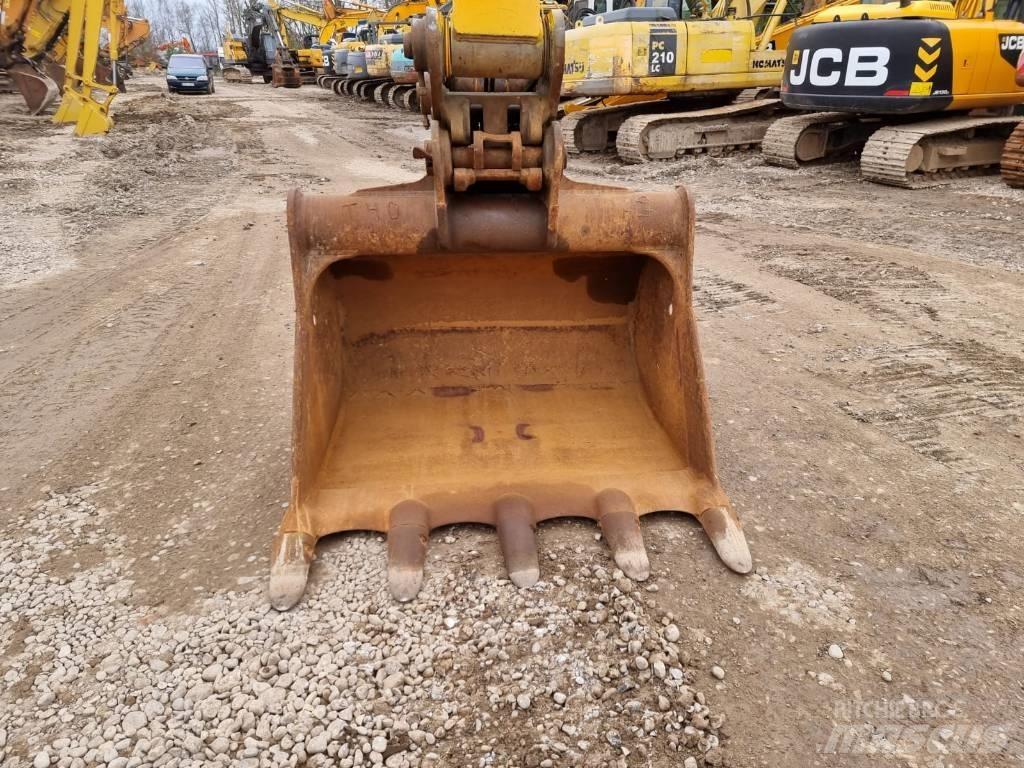 JCB JS 220 LC Pelle sur chenilles
