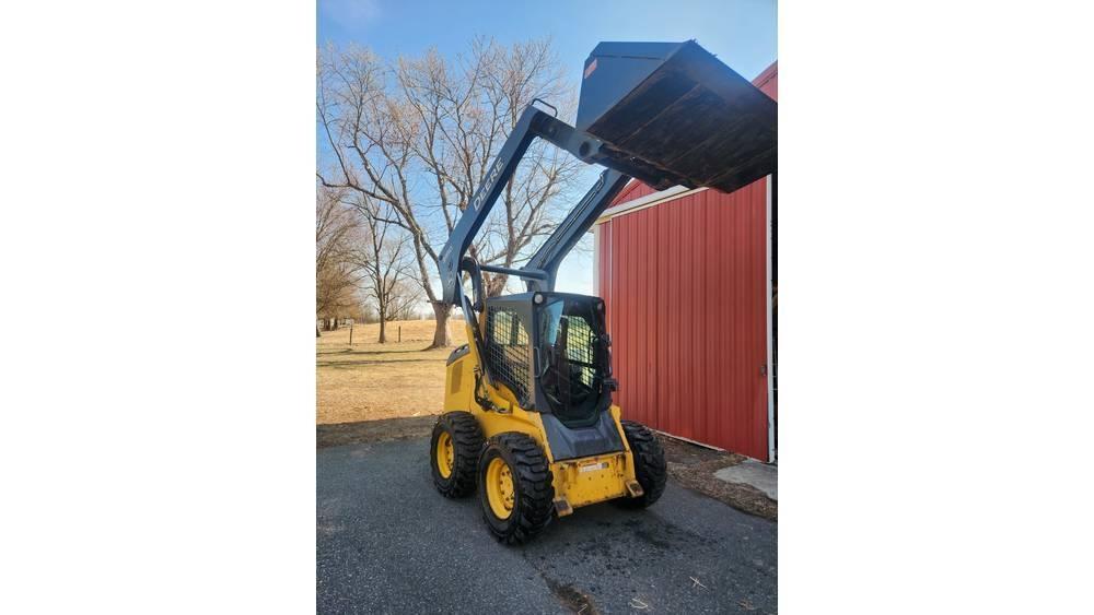 John Deere 318 D Chargeuse compacte