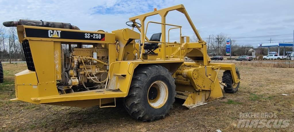 CAT SS 250 B Compacteur de sol