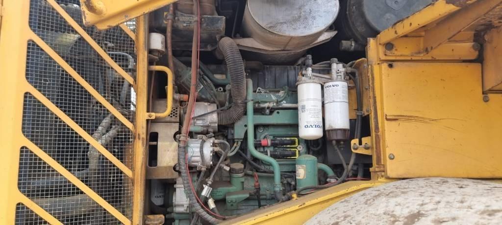 Volvo L 220 E Chargeuse sur pneus