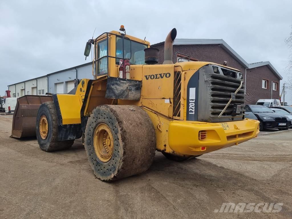 Volvo L 220 E Chargeuse sur pneus