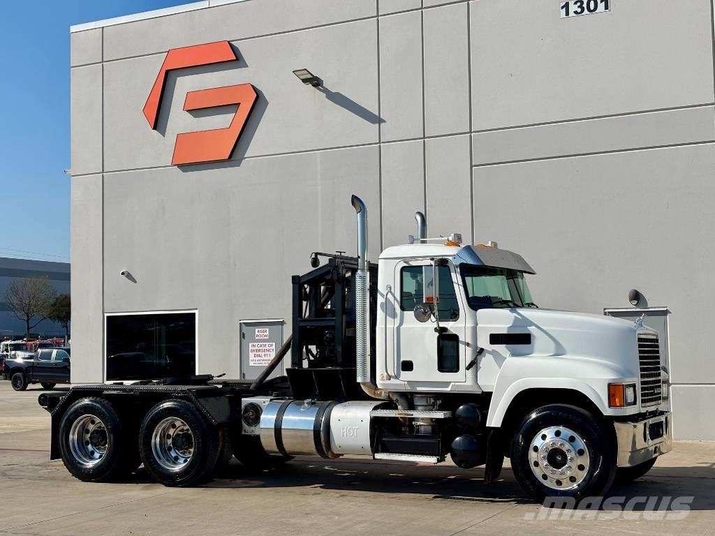 Mack CHU 613 Camion dépannage