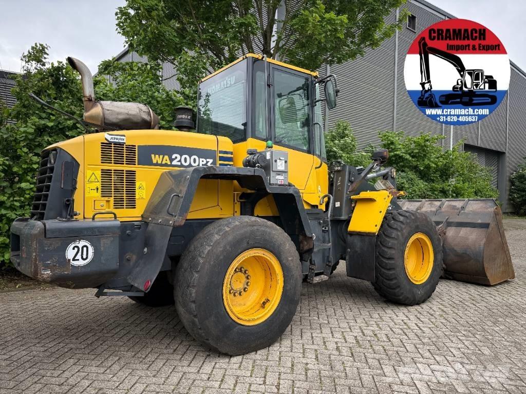 Komatsu WA 200 PZ-6 Chargeuse sur pneus