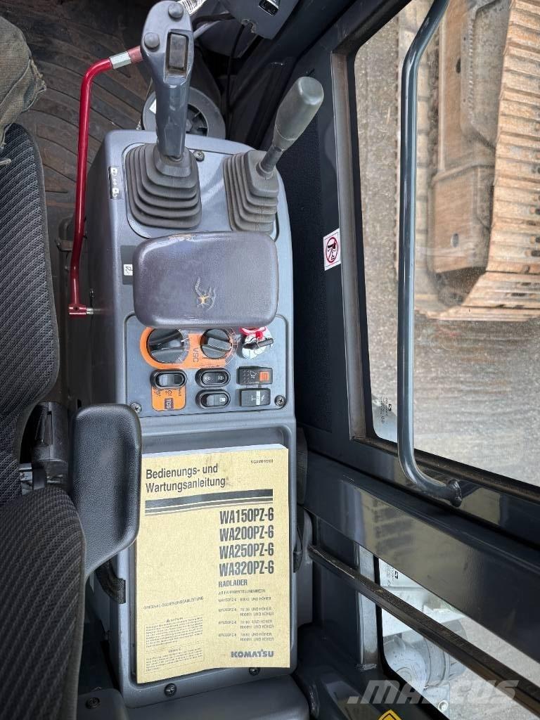 Komatsu WA 200 PZ-6 Chargeuse sur pneus