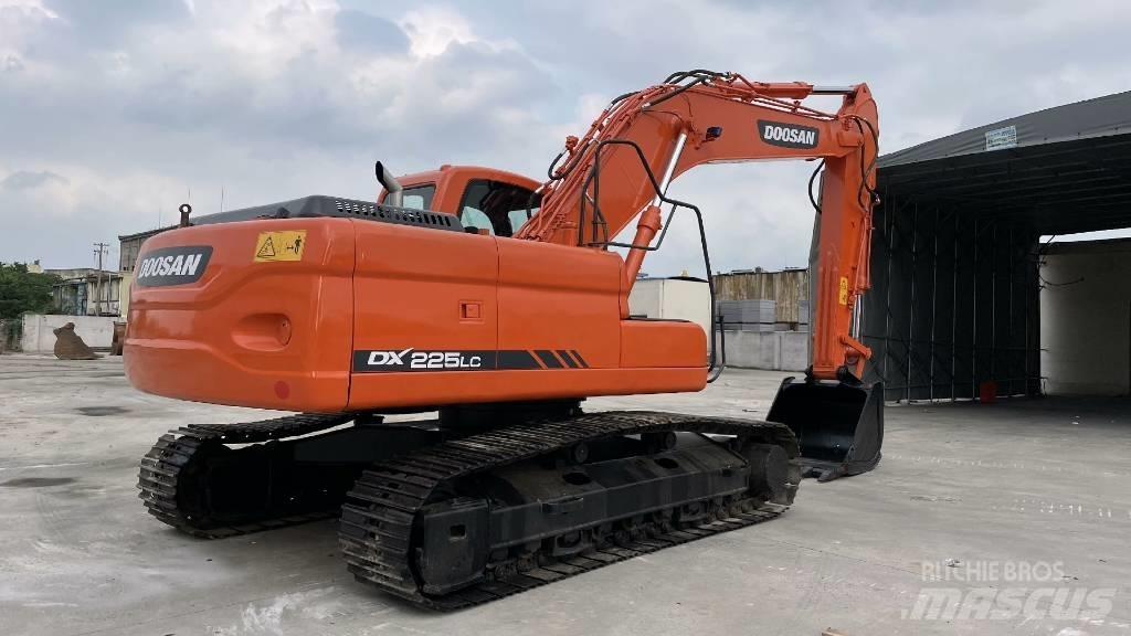 Doosan DX 225 Pelle sur chenilles