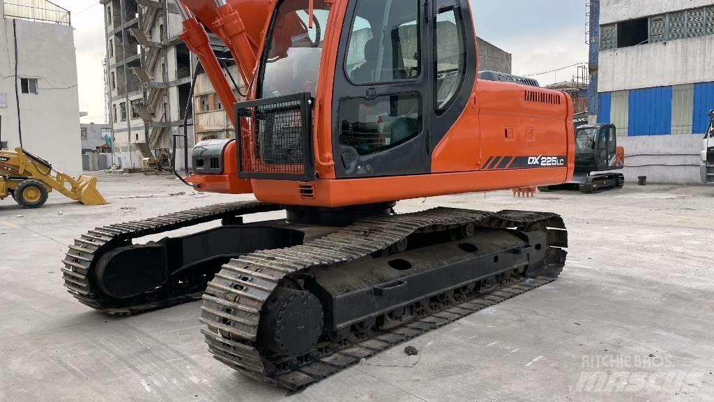 Doosan DX 225 Pelle sur chenilles