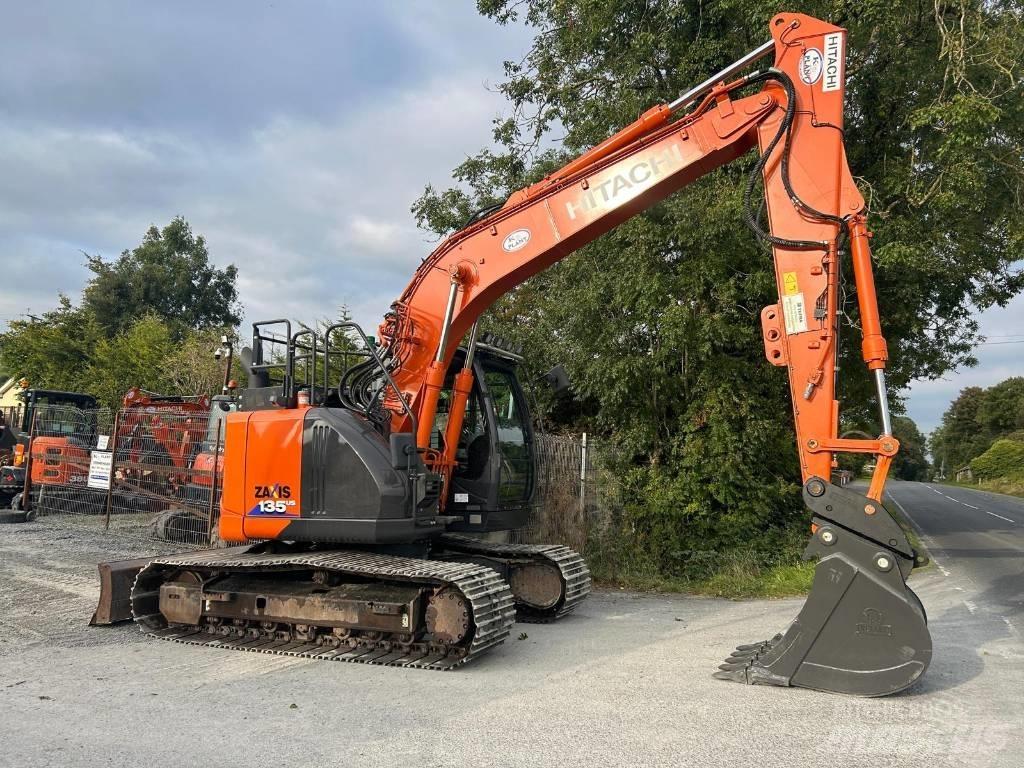 Hitachi ZX 135 US-6 Pelle sur chenilles