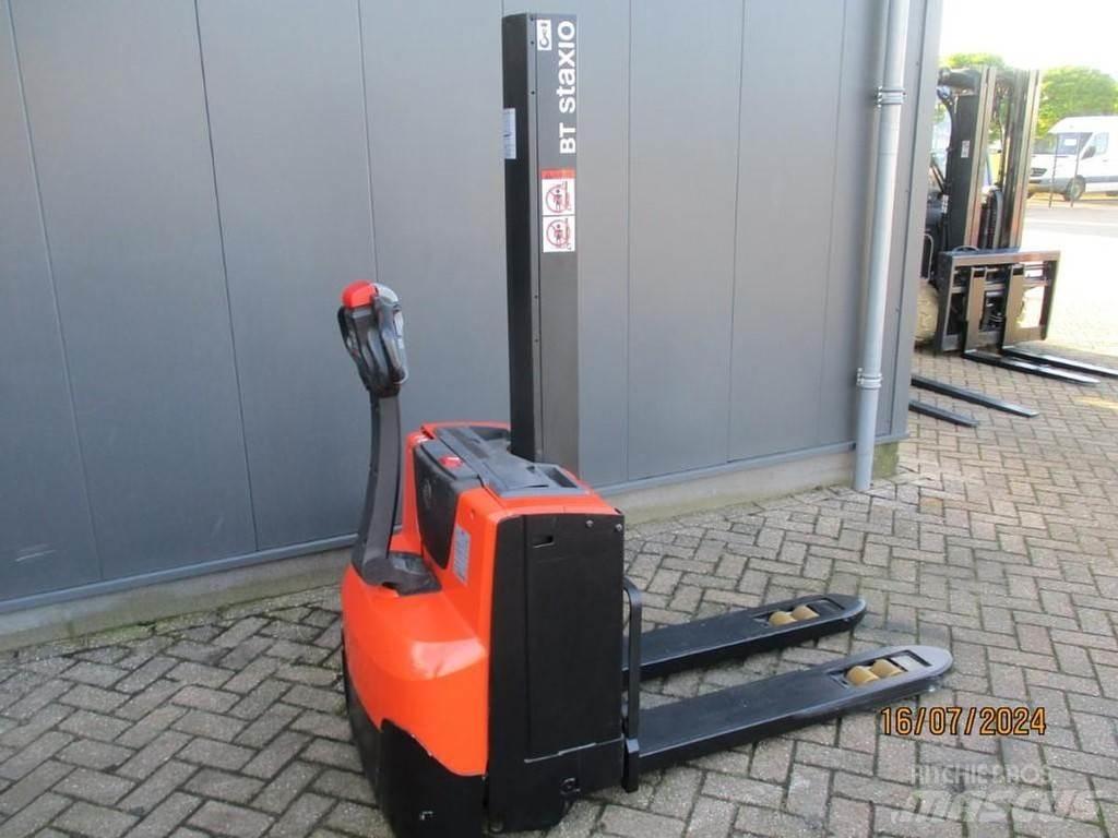 BT SWE 080L Gerbeur accompagnant