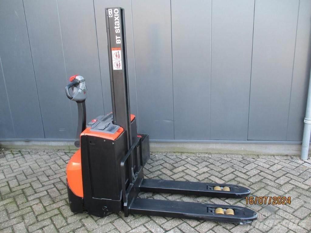 BT SWE 080L Gerbeur accompagnant