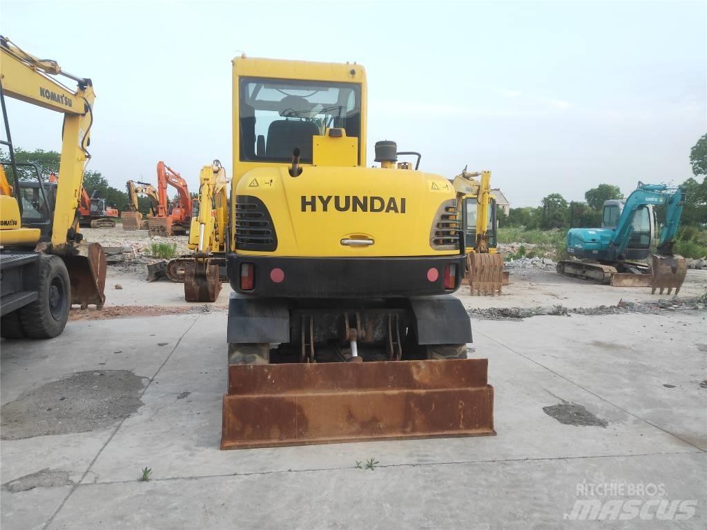 Hyundai R60W-7 Pelle sur pneus