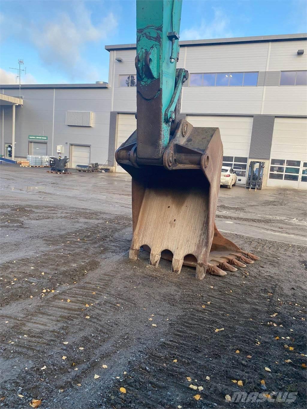 Kobelco SK330LC-6E Pelle sur chenilles