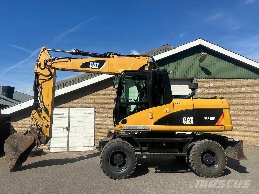 CAT M316D Chargeuse sur pneus