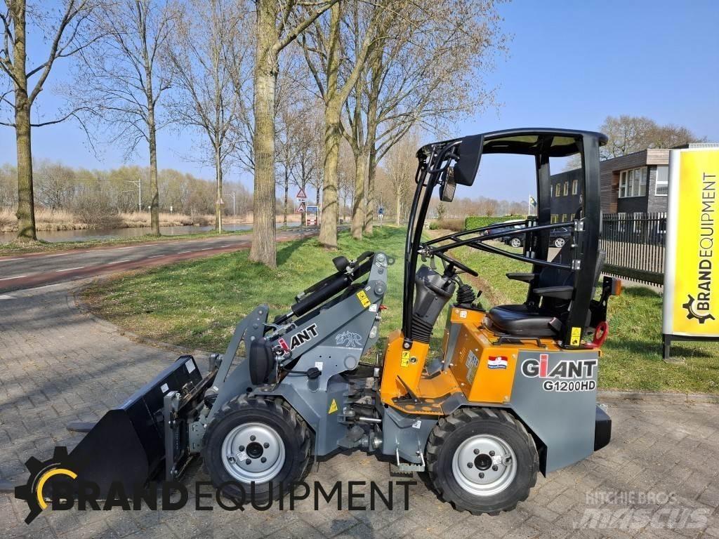 GiANT G1200HD Chargeuse sur pneus