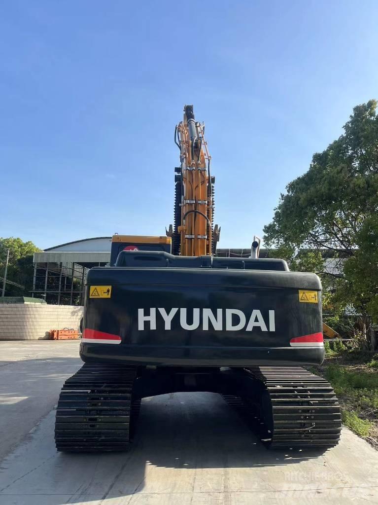 Hyundai R220-9S Pelle sur pneus