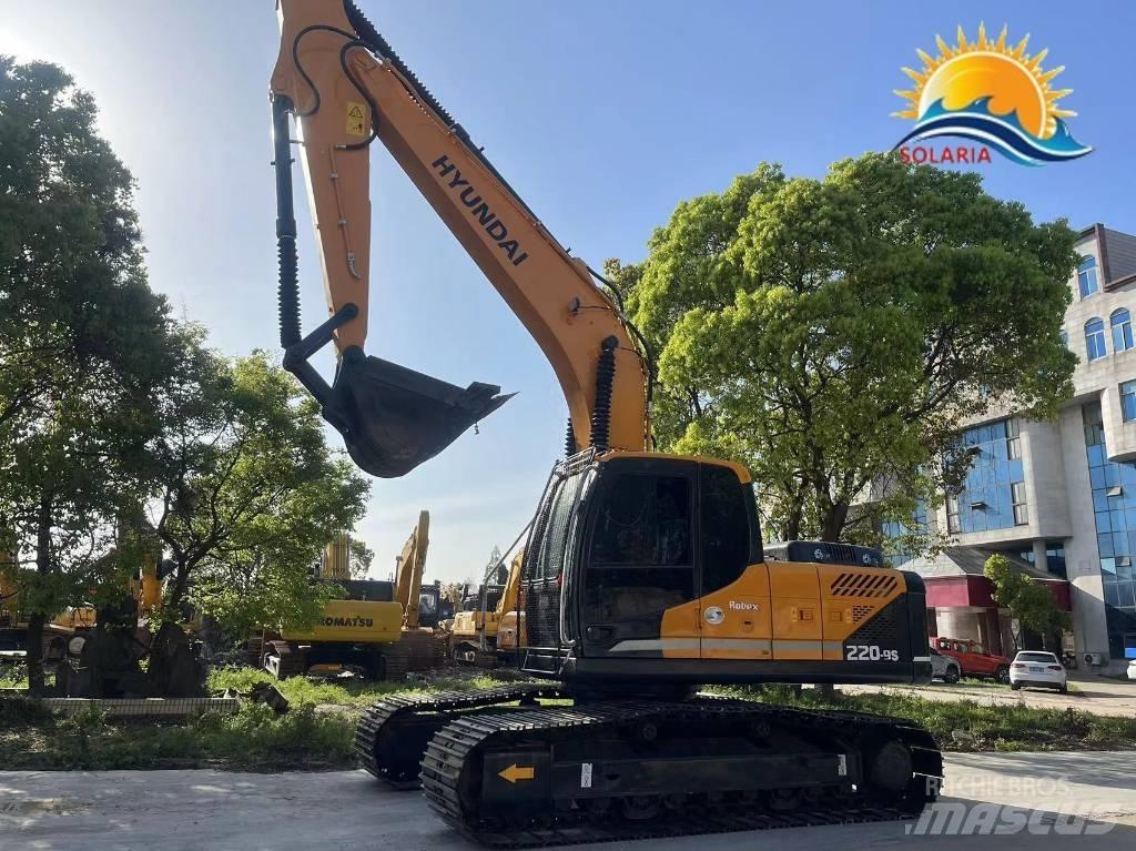 Hyundai R220-9S Pelle sur pneus