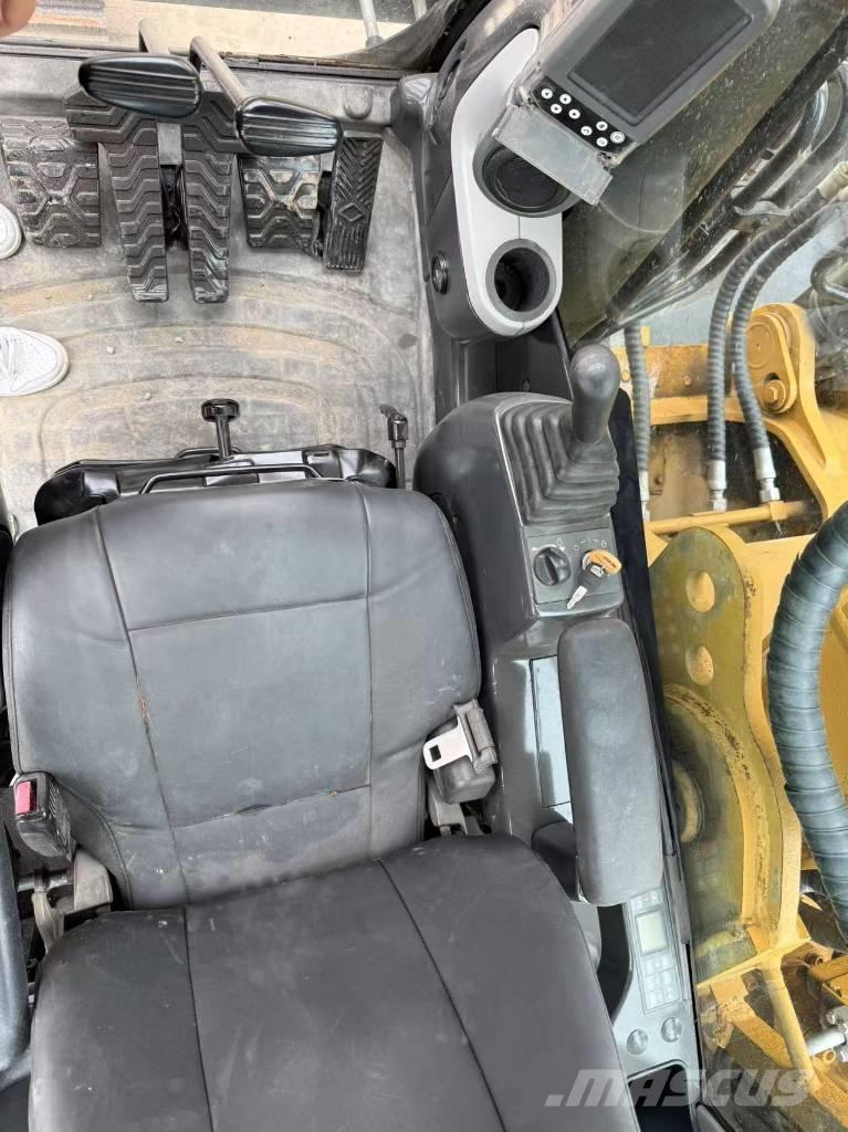 CAT 330 D L Pelle sur chenilles