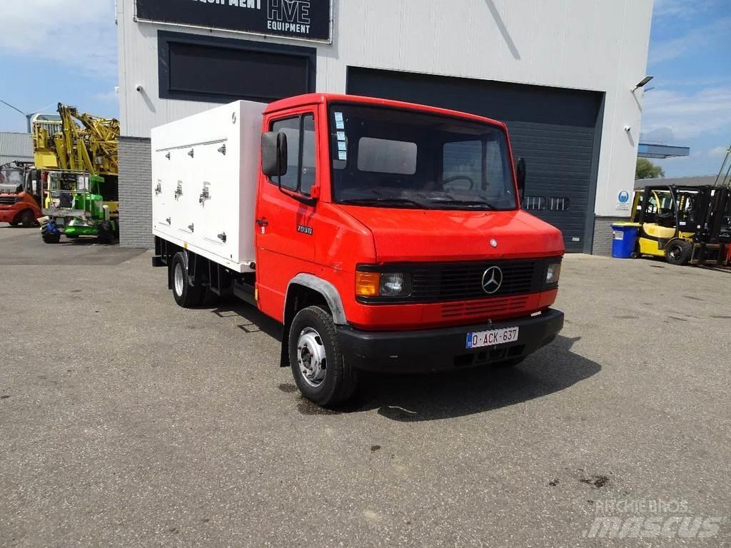 Mercedes-Benz 709D Camion frigorifique