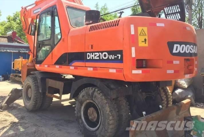 Doosan DH210W\ Pelle sur pneus