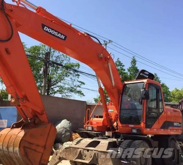 Doosan DH210W\ Pelle sur pneus