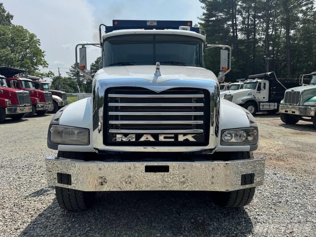 Mack Granite GU 713 Camion benne