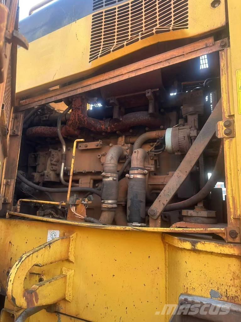 Komatsu WA 600-6 Chargeuse sur pneus