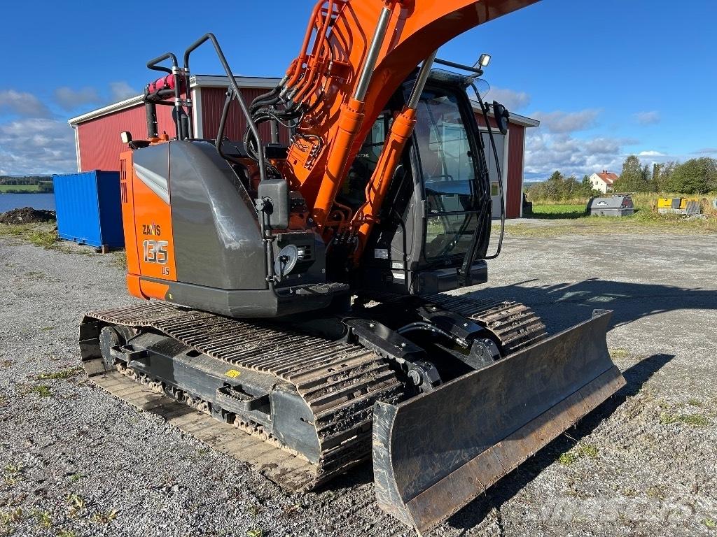 Hitachi ZX 135 US-7 Pelle sur chenilles