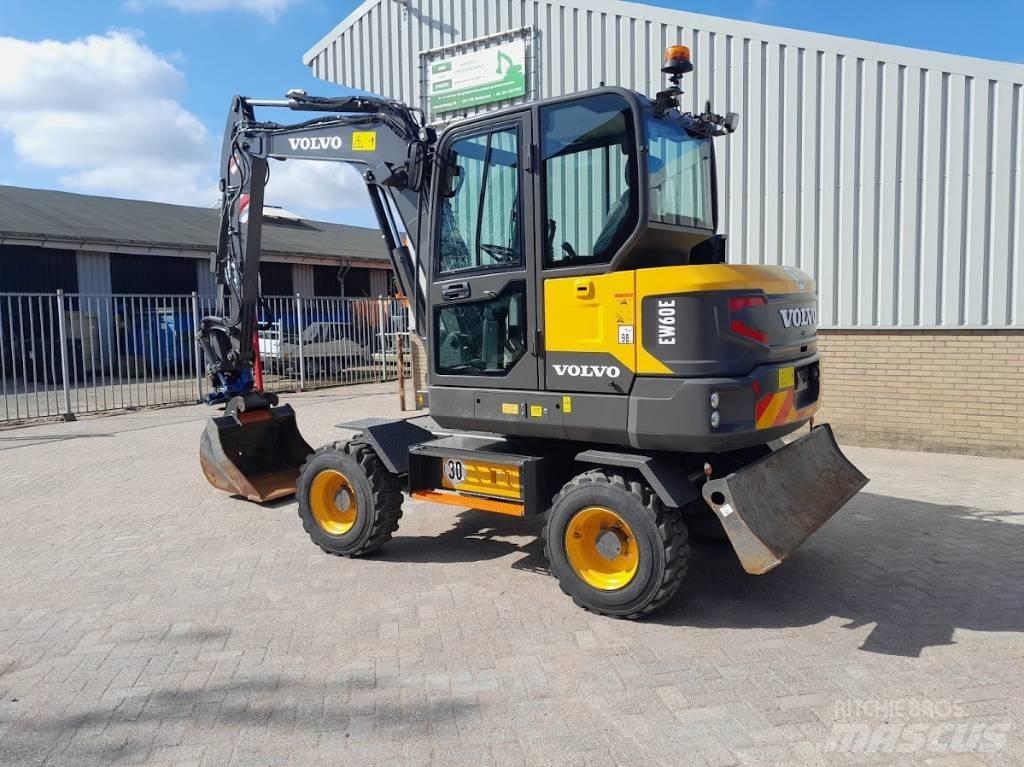 Volvo EW 60 E Pelle sur pneus