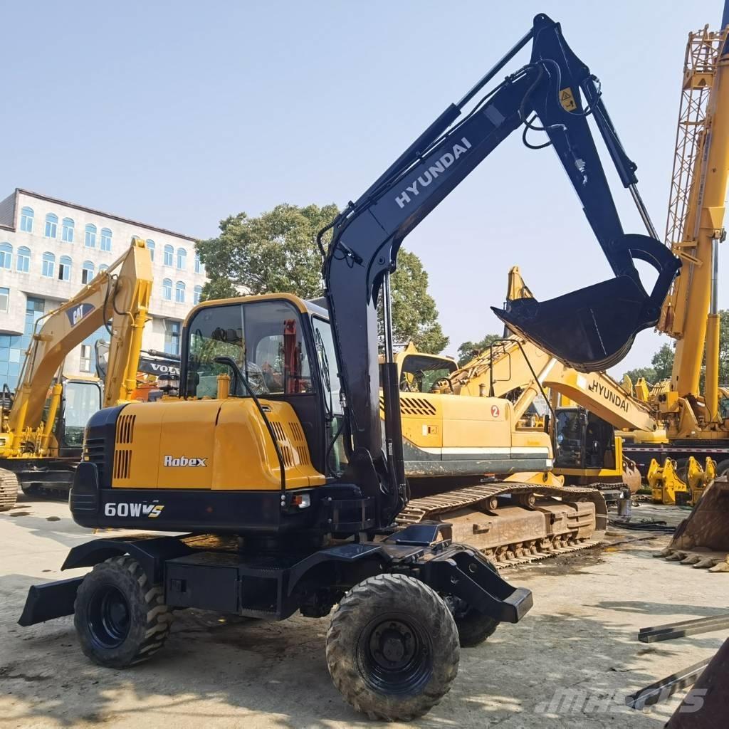 Hyundai R60W-9 Pelle sur pneus