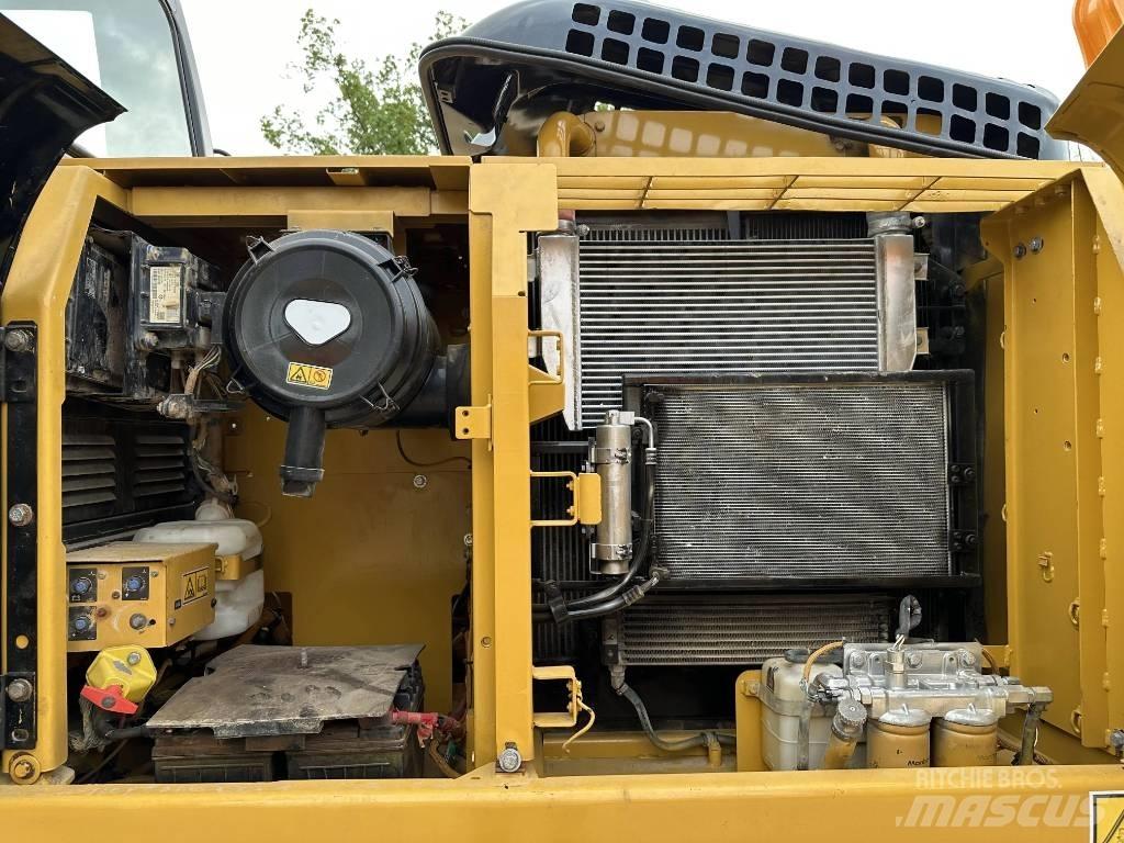 CAT 320D2 Pelle sur chenilles