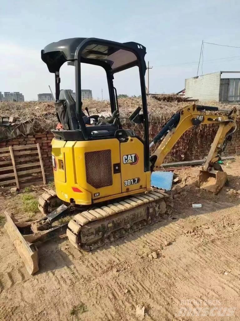 CAT 301.7 Mini pelle < 7t