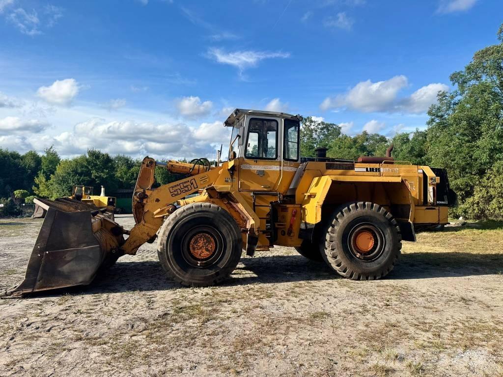 Liebherr L 551 Chargeuse sur pneus