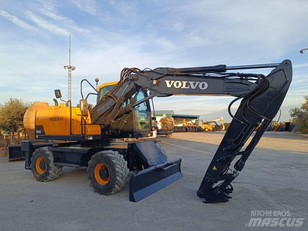Volvo EW 140 C Pelle sur pneus