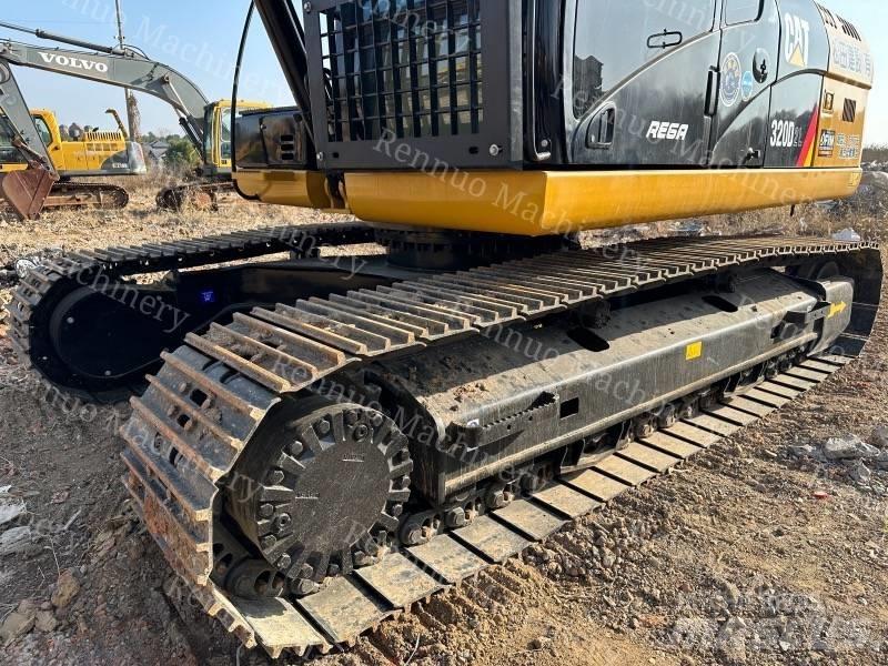 CAT 320D2 Pelle sur chenilles