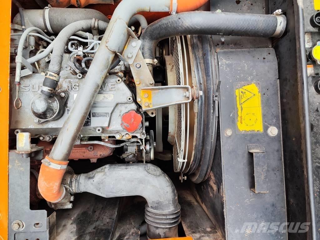 Hitachi ZX 210 W-3 Pelle sur pneus