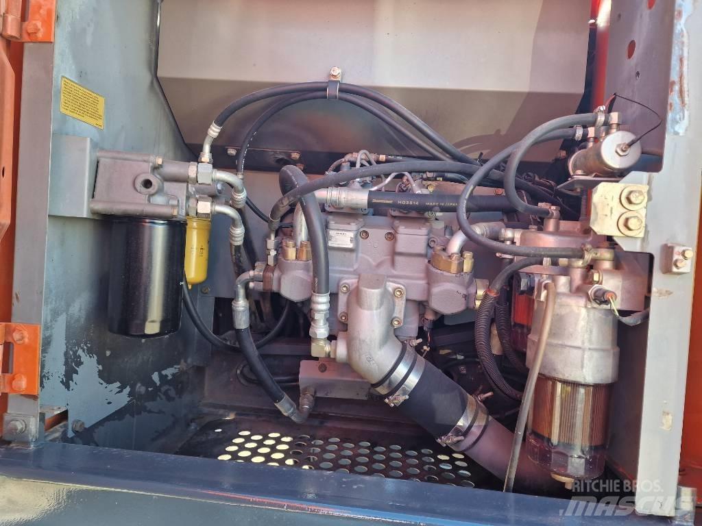 Hitachi ZX 210-3 Pelle sur chenilles