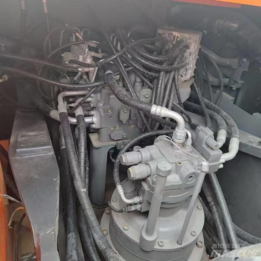 Hitachi 240-3 Pelle sur chenilles