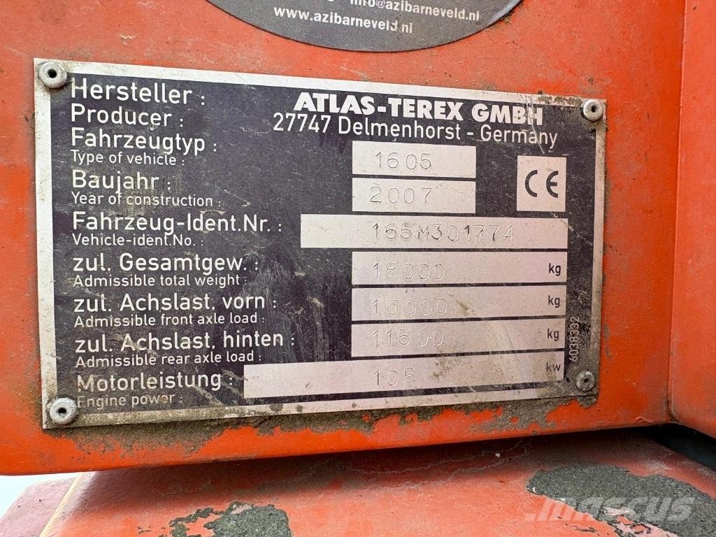 Atlas 1605 M Pelle sur pneus