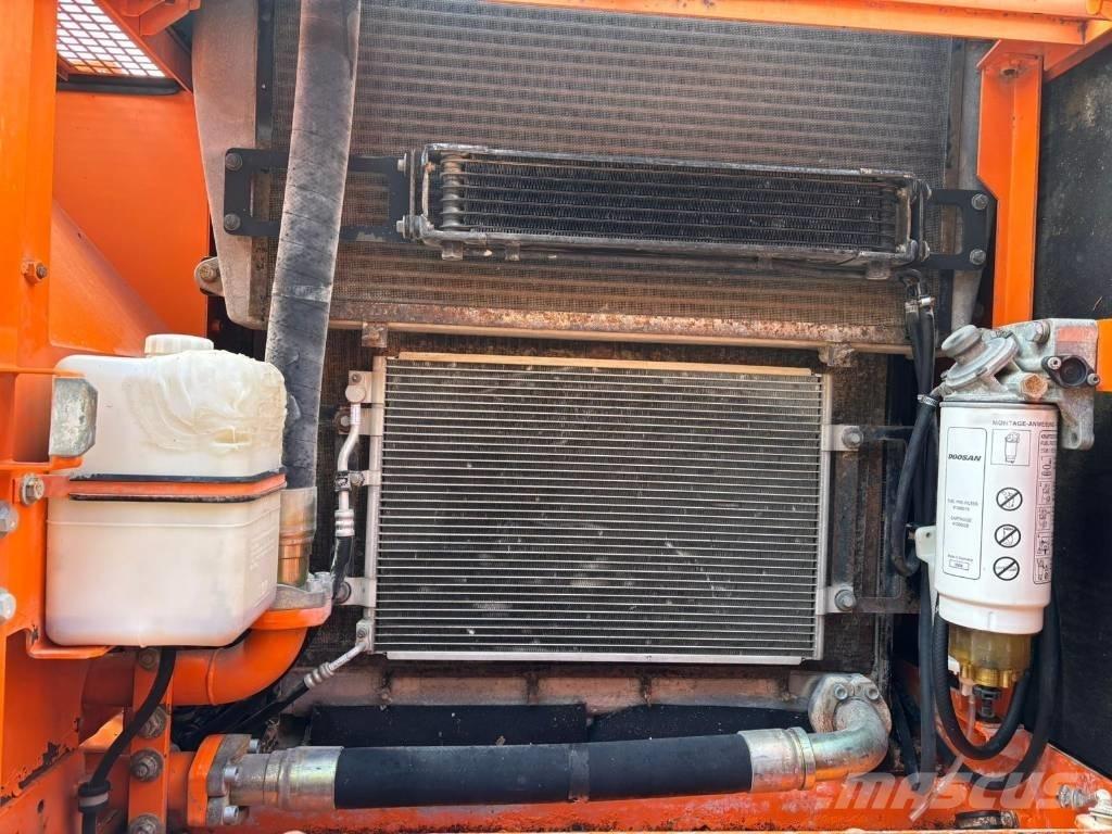 Doosan DX 300 LC Pelle sur chenilles