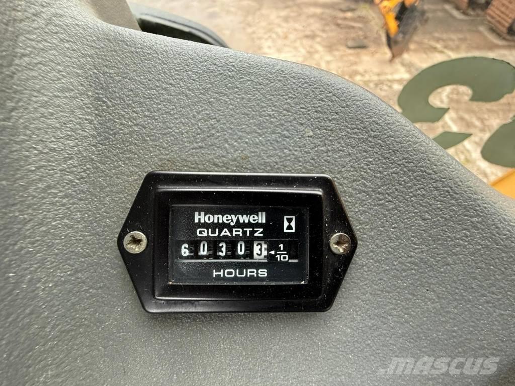 Komatsu WB 93 S-5 Tractopelle