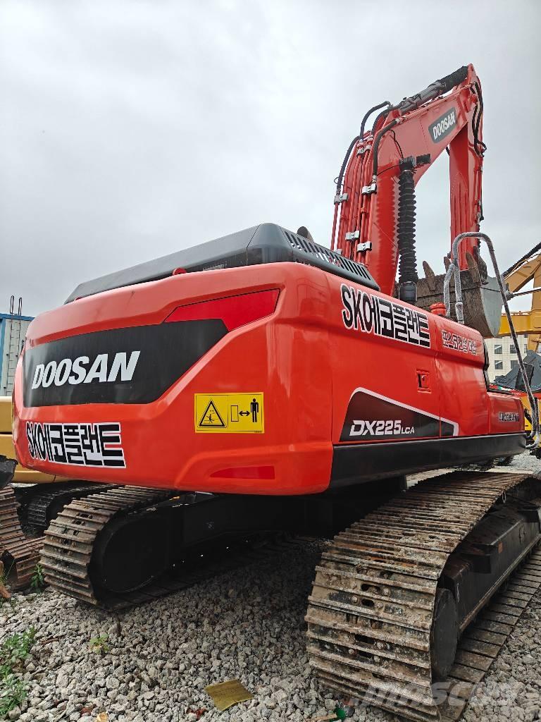 Doosan 225 LC-9C Pelle sur chenilles