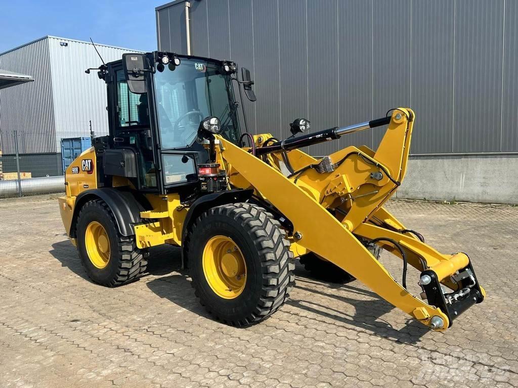 CAT 908 Chargeuse sur pneus
