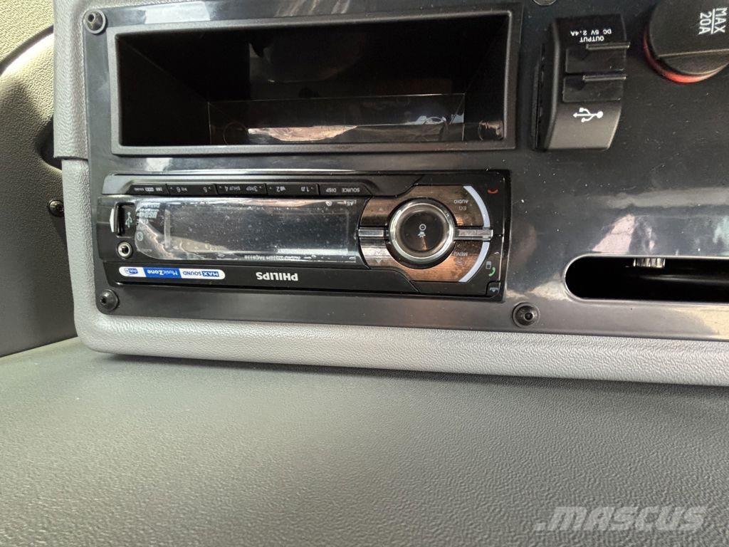 Yanmar B95W Pelle sur pneus